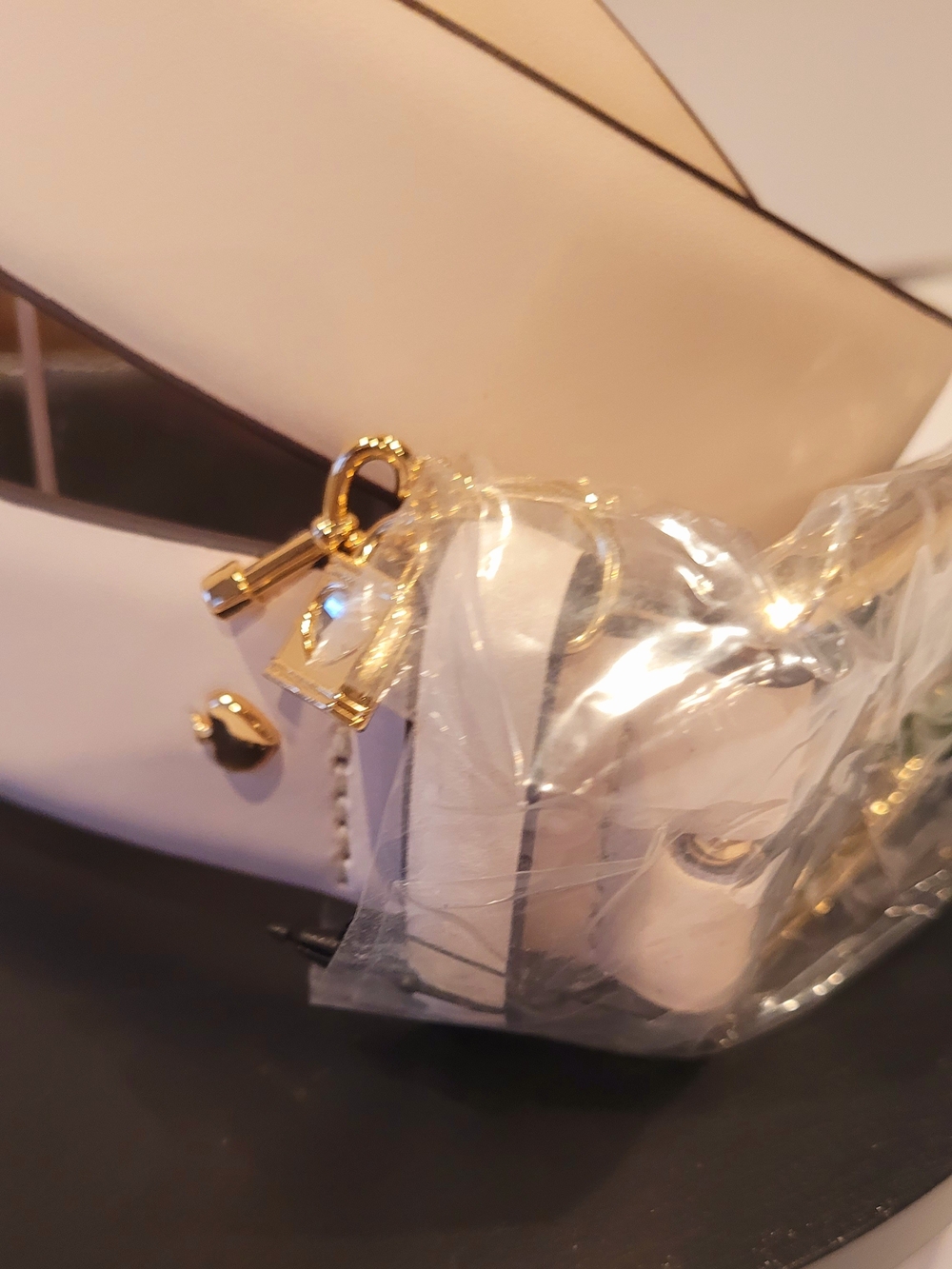Kate Spade Cream Leather Belt with Gold Buckle - Picture 2 of 3